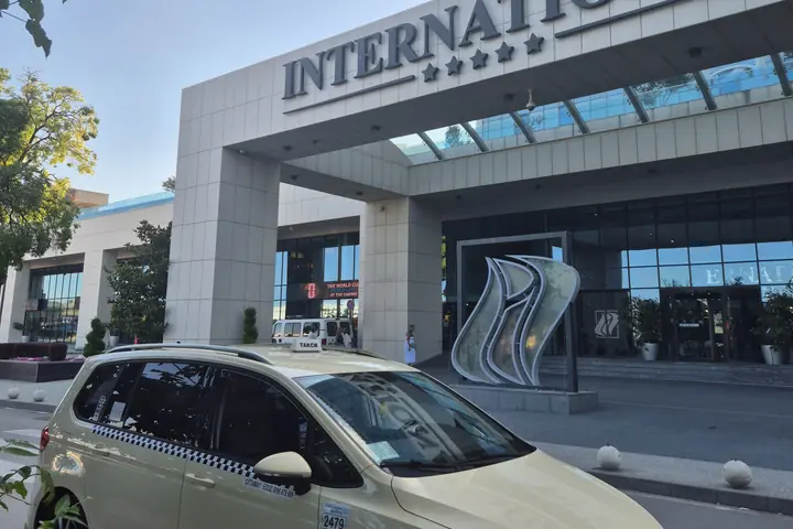 Taxi outside International Hotel in Golden Sands, seen from the side