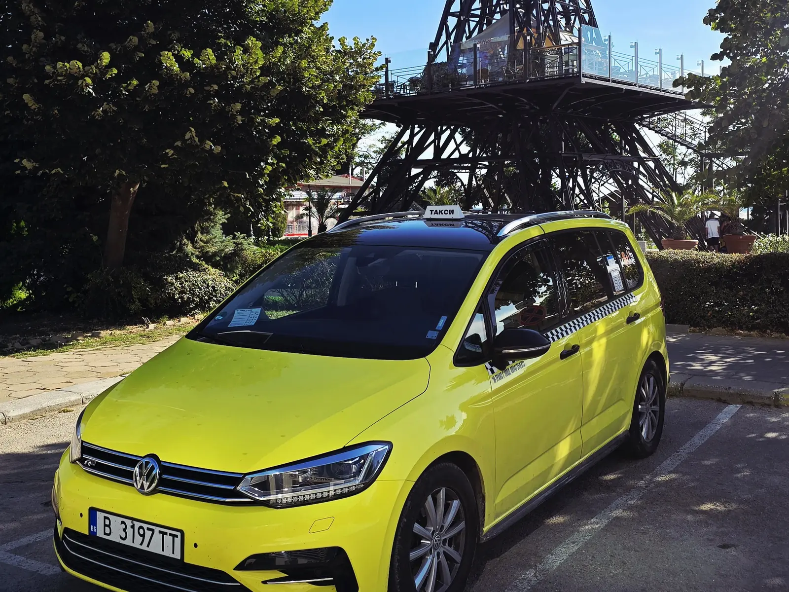 Yellow taxi in the Golden Sands resort